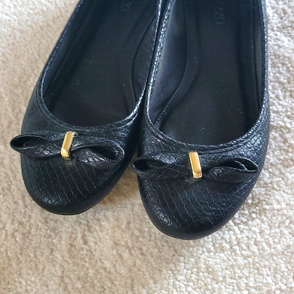 Flat shoes